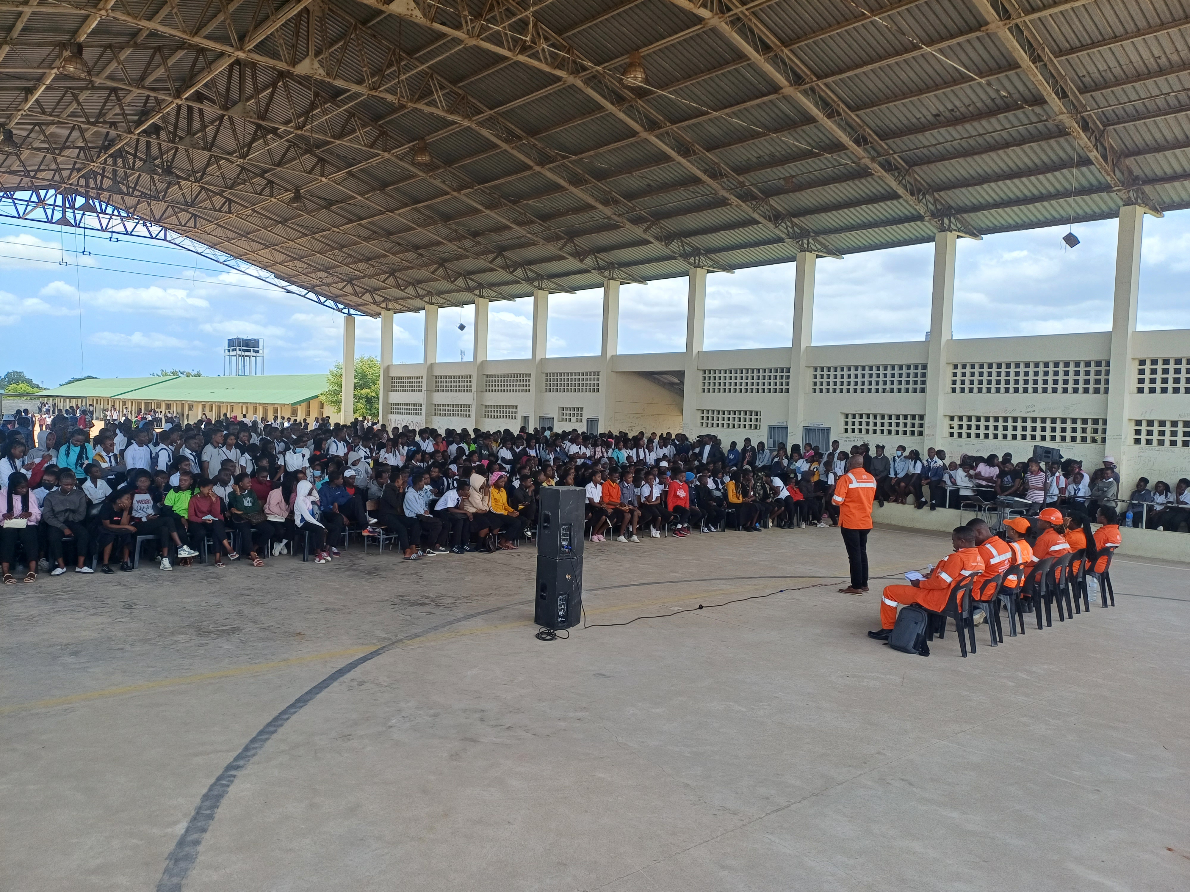 RoadShow do gênero na escola Secundária Gruveta Massanba